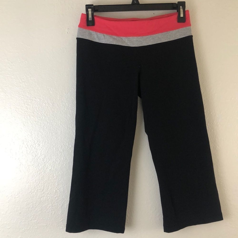 Lululemon black Capri leggings size 6